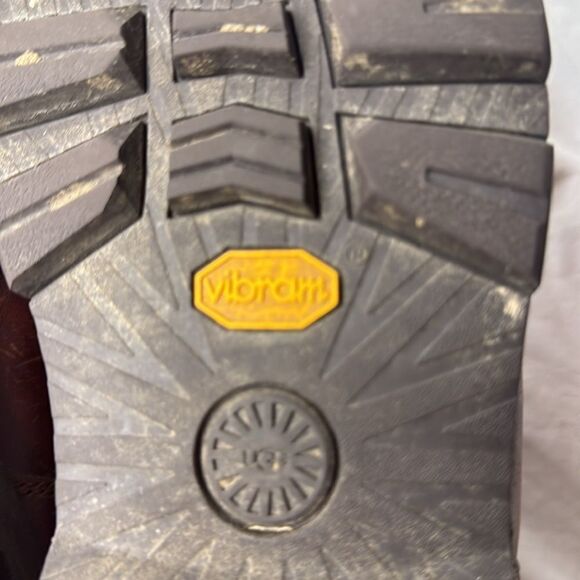 Ugg Stenton Chestnut Shearling Boots. Size 9. - Picture 11 of 14